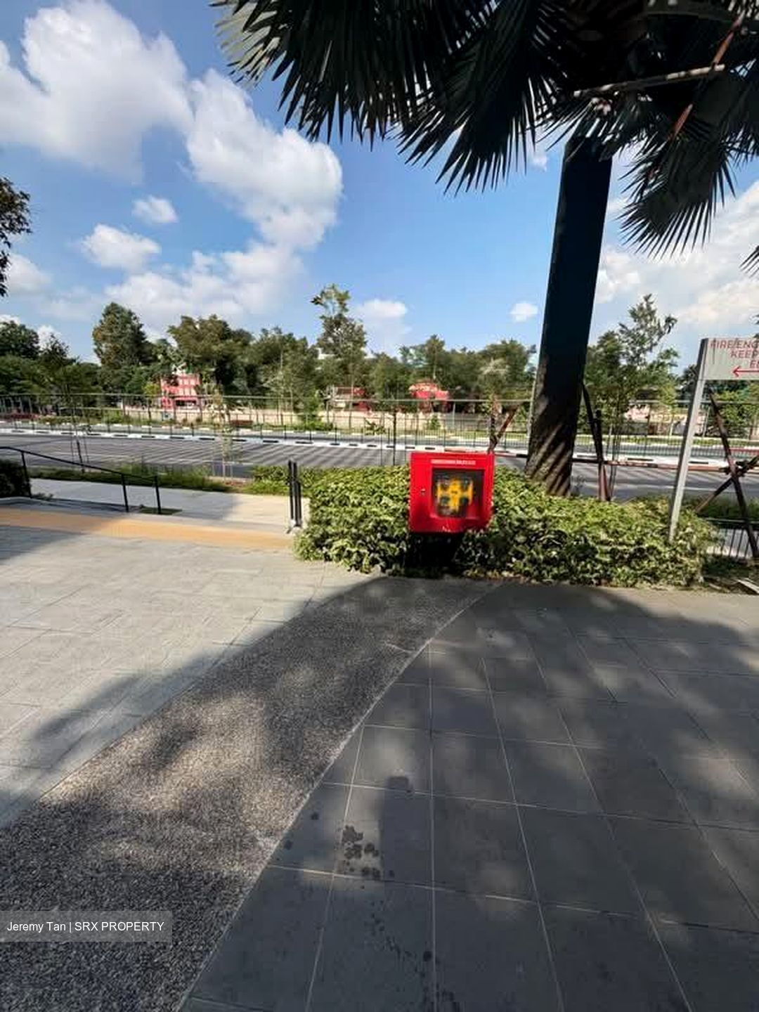 New Tech Park (D19), Retail #575462321